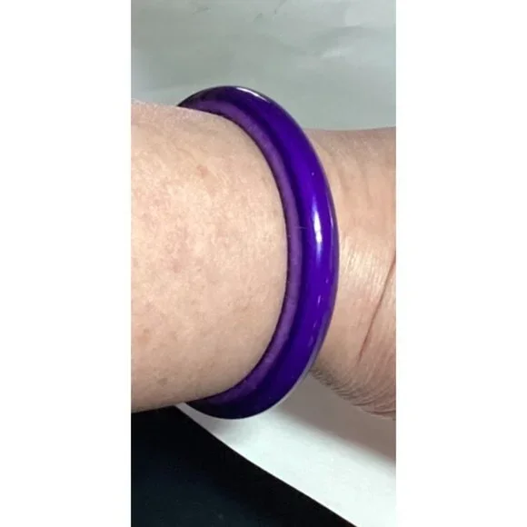 Vintage Domed Dark Purple Lucite Bangle Bracelet Minimalist Y2K - Picture 2 of 6